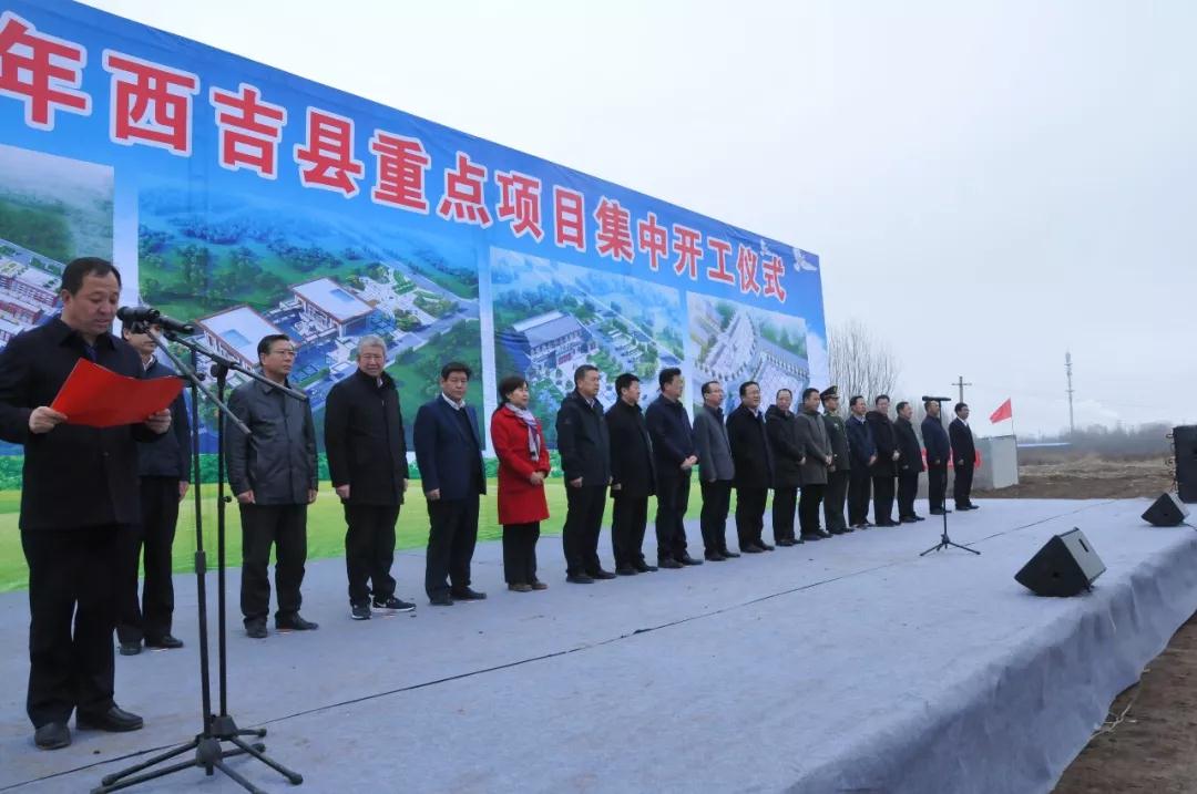 政府副县长李晓东主持会议.