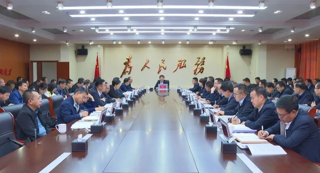 十五届县委召开2025年第14次常委会会议
